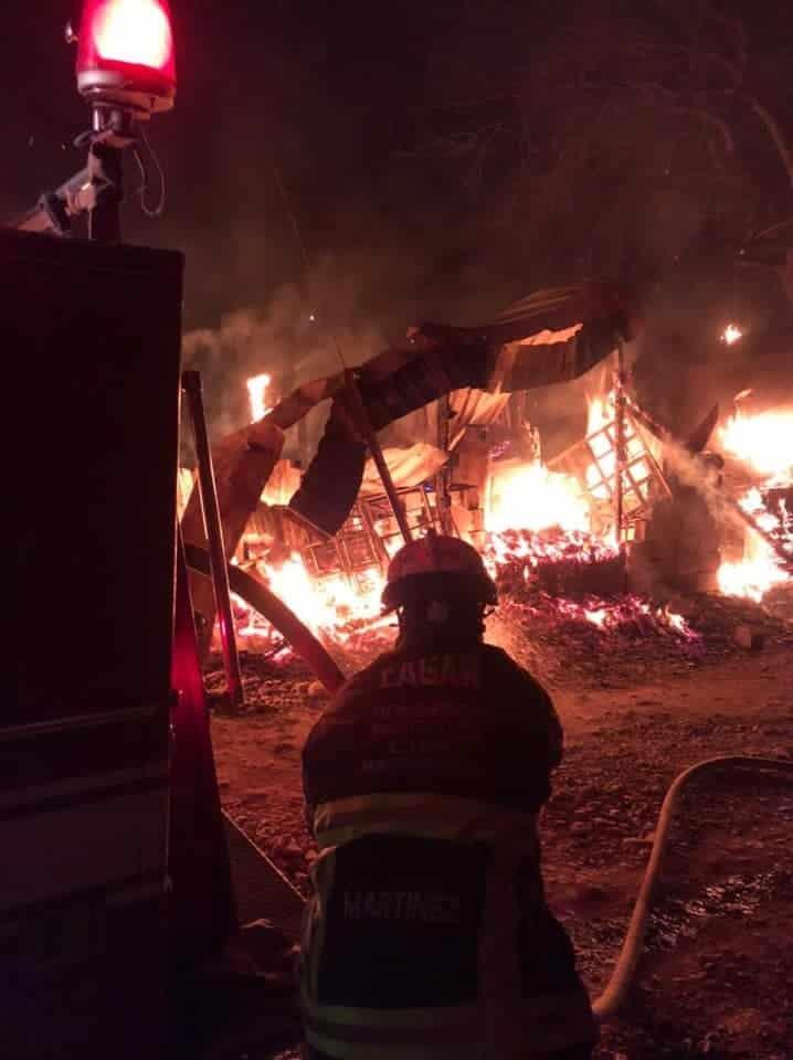 Arde casa en Montemorelos