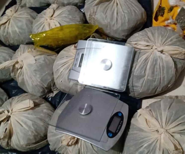 Capturan a tres con ocho kilos de droga Capturan a tres con ocho kilos de droga