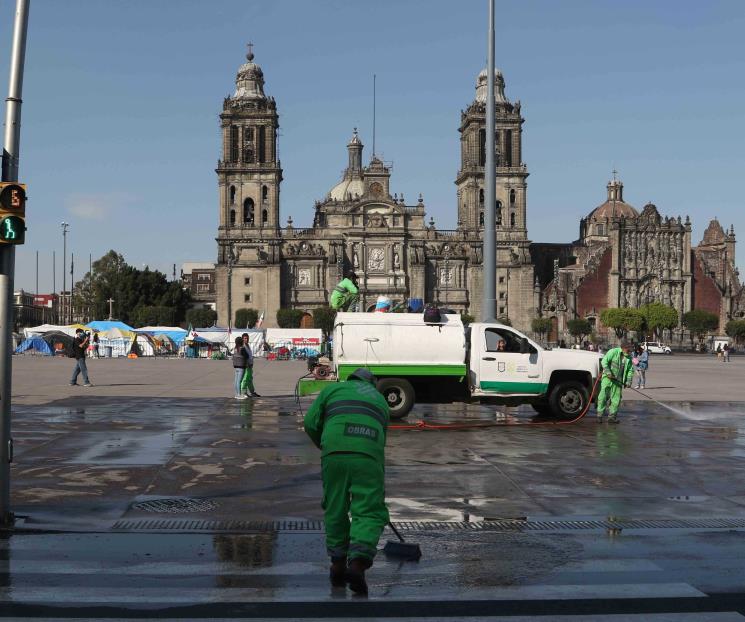 Reducen plantón de opositores a AMLO en Zócalo de CDMX Reducen plantón de opositores a AMLO en Zócalo de CDMX