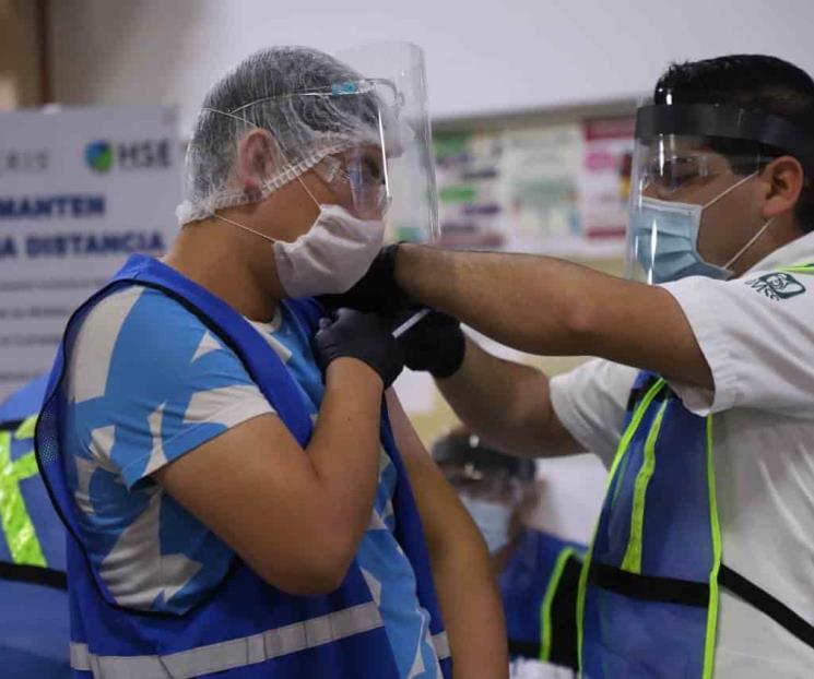 Acuden a las empresas a poner vacuna contra la influenza Acuden a las empresas a poner vacuna contra la influenza