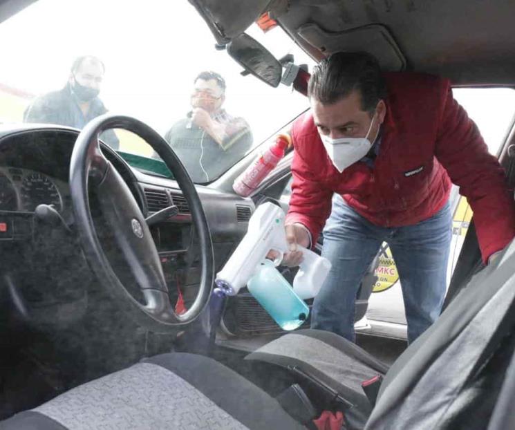 Hacen trabajos de sanitización de taxis en Juárez Hacen trabajos de sanitización de taxis en Juárez