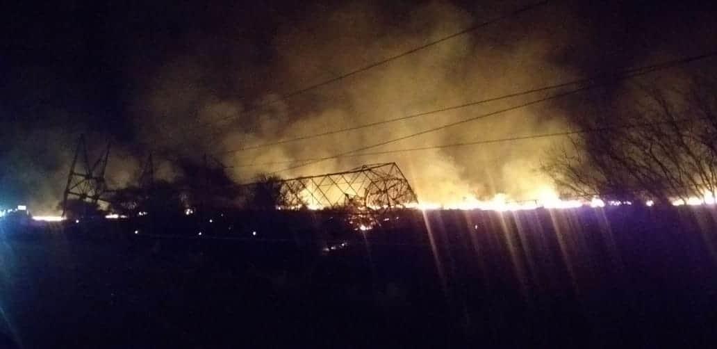 Derriba torre de alta tensión