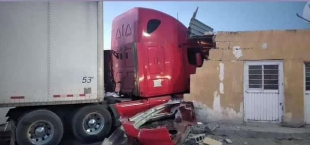 Estrella tráiler contra vivienda