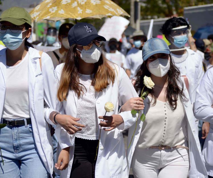 Crecen protestas por muerte de doctora Mariana Crecen protestas por muerte de doctora Mariana