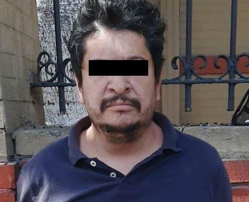 Detienen a hombre por robo de batería de auto Detienen a hombre por robo de batería de auto