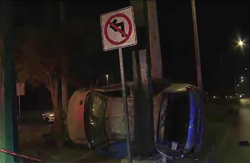 Muere hombre en volcadura en Escobedo