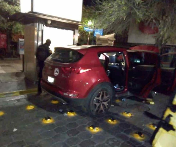 Detienen a mujer por soborno Detienen a mujer por soborno
