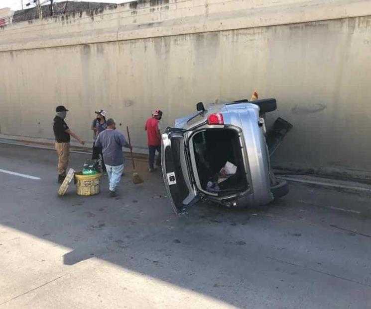 Vuelca en la Carretera Nacional Vuelca en la Carretera Nacional