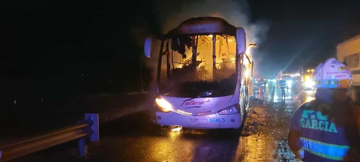 Se incendia autobús en Santa Catarina