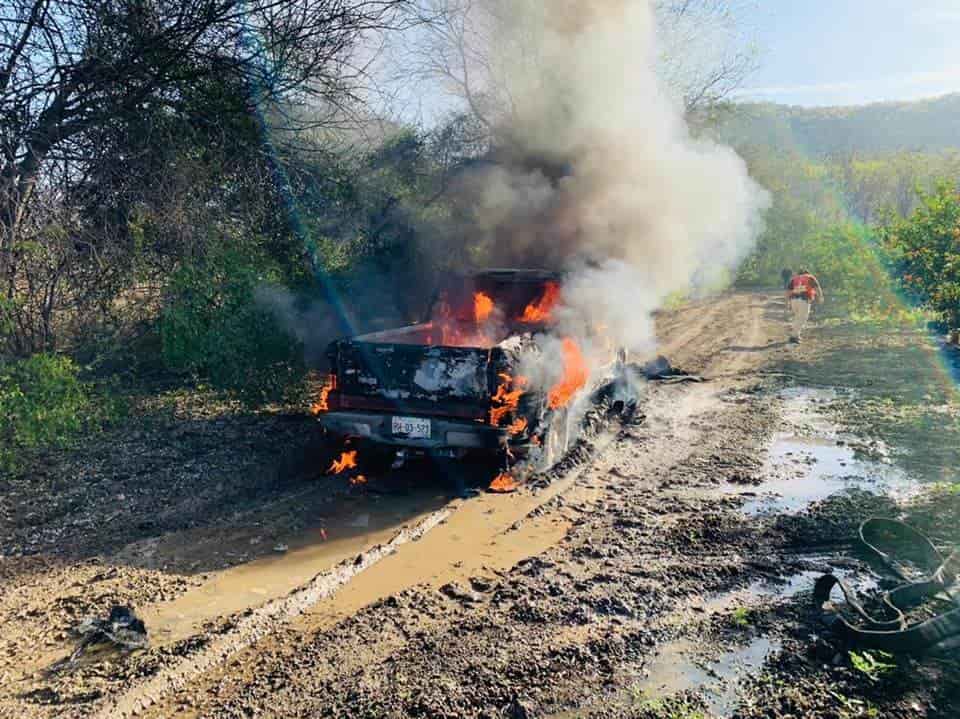 Su camioneta se incendió debido a una falla mecánica