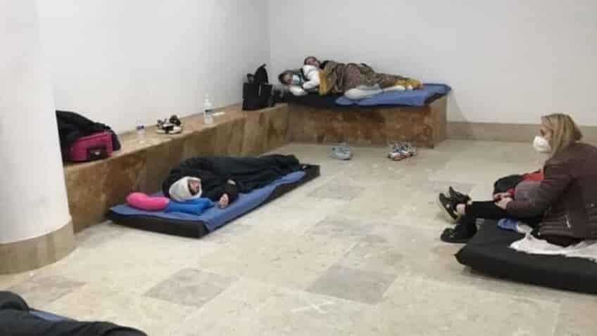 Admiten a turistas rumanos Admiten a turistas rumanos