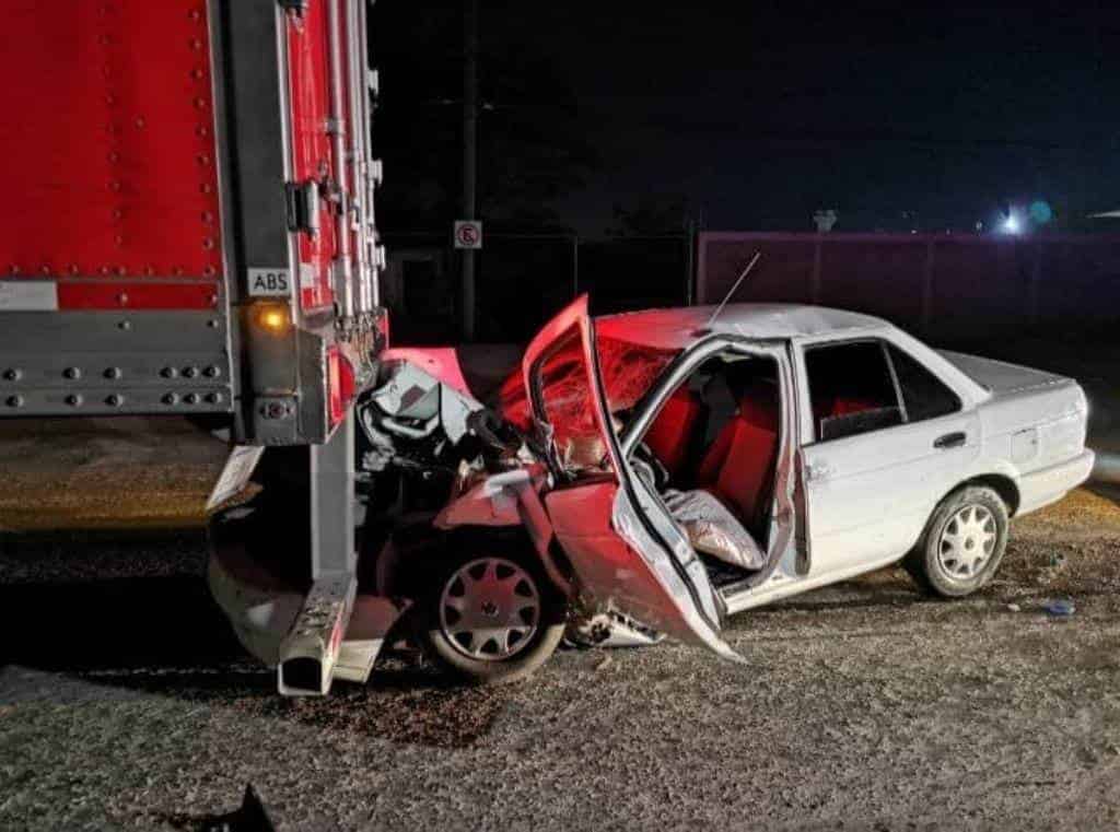 Se encuentra en estado grave, después de chocar por alcance contra un tráiler