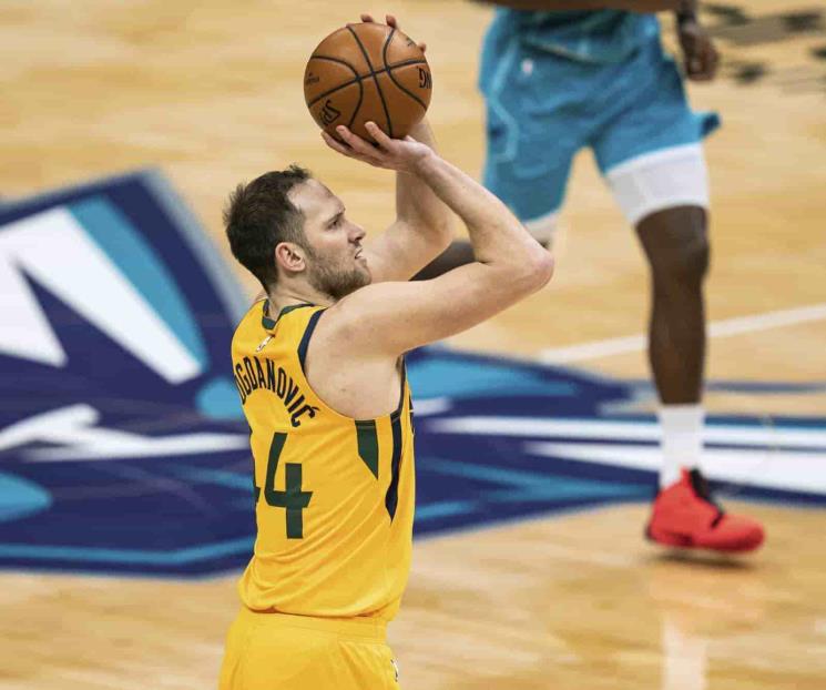 Jazz siguen brillando; derrotan a Hornets