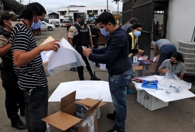 ¿Izquierda o derecha?, dilema de Ecuador ¿Izquierda o derecha?, dilema de Ecuador