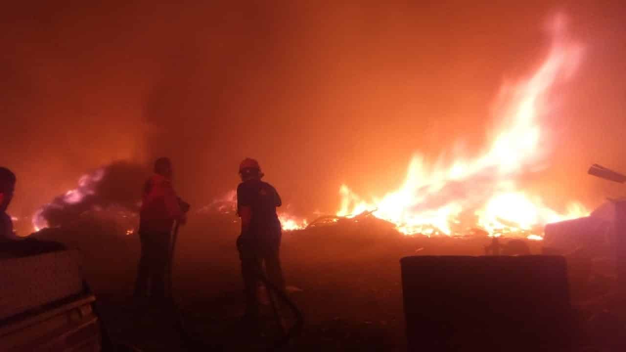 Se consumió un tejaban y una tarimera