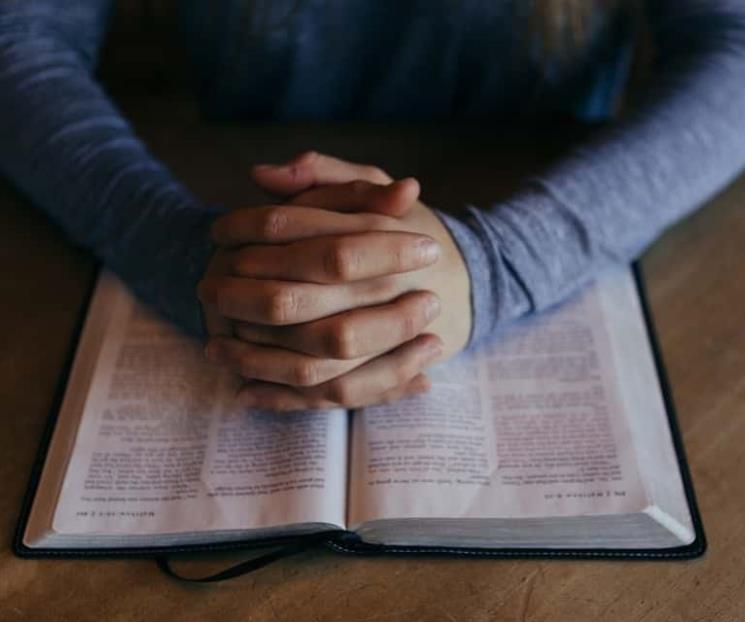 La esposa, la enfermera y el sacerdote La esposa, la enfermera y el sacerdote