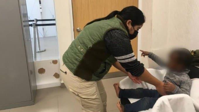 Entregan a sus padres a niña rescatada en río Entregan a sus padres a niña rescatada en río