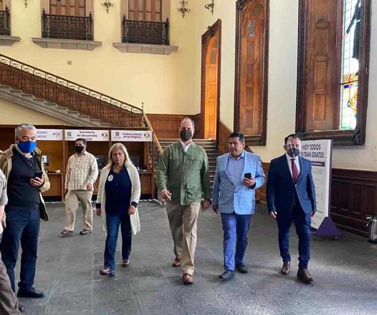 Realizan diputados mini protesta contra uso de cubrebocas Realizan diputados mini protesta contra uso de cubrebocas