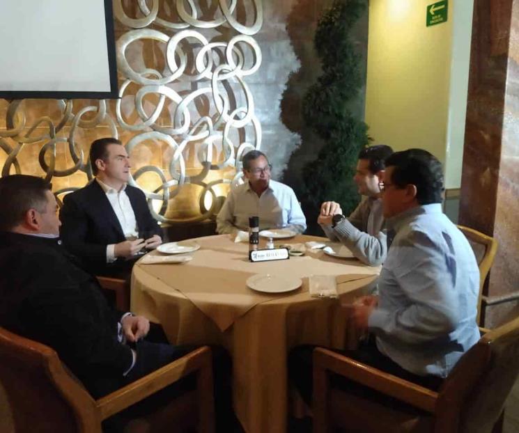 Se reúne Adrián y Cienfuegos con Edgar Romo