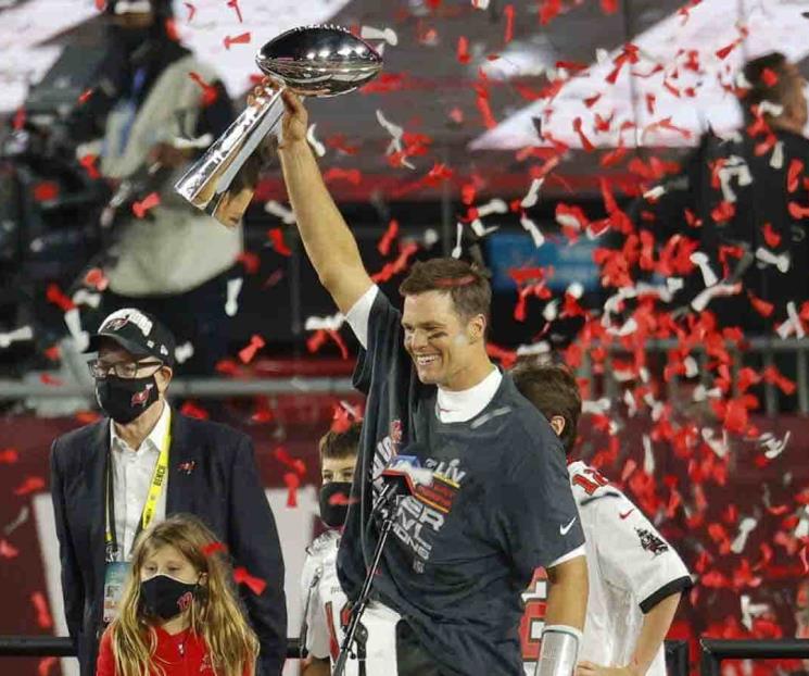 ¡Super Brady! ¡Super Brady!