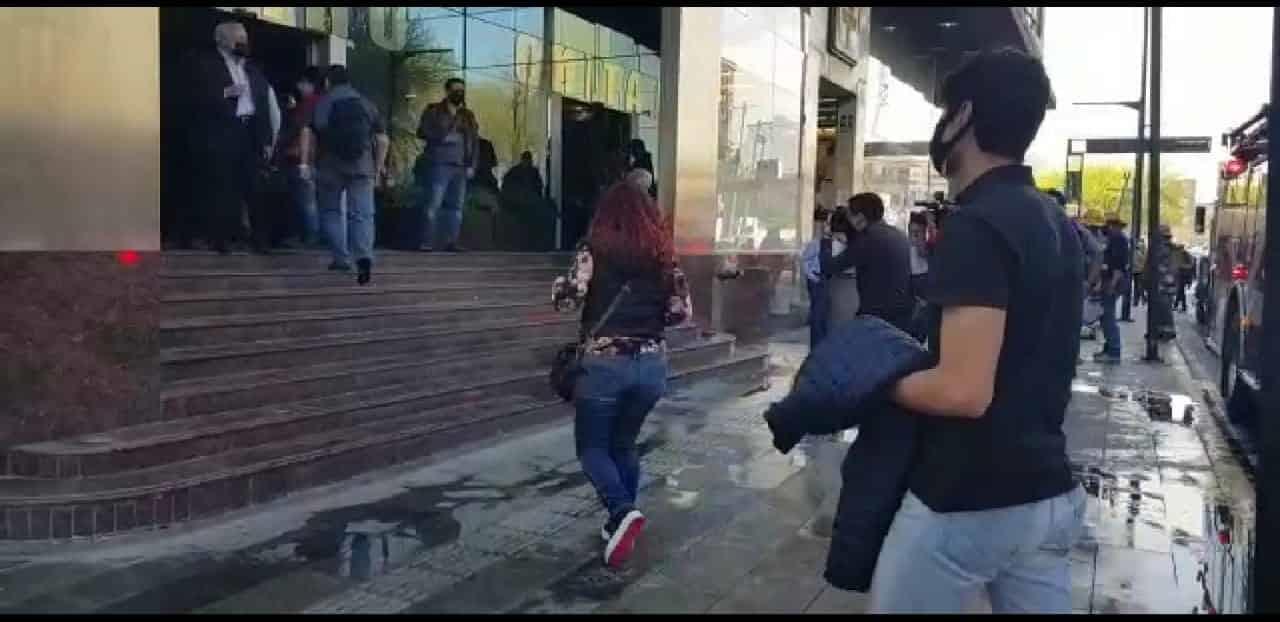 Falsa alarma de incendio causa evacuación de edificio Falsa alarma de incendio causa evacuación de edificio