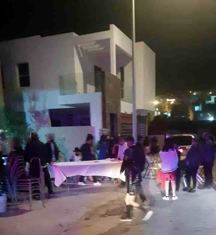 Una fiesta de XV Años que se realizaba en el municipio de Santa Catarina, fue suspendida por las autoridades