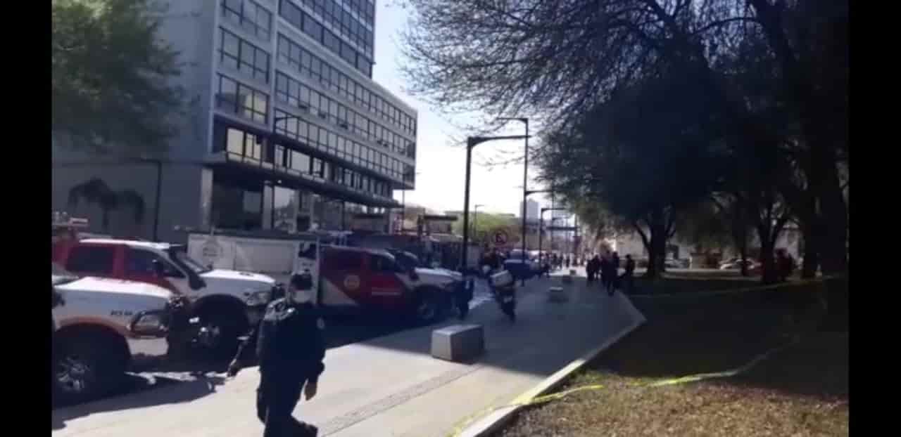 El reporte de un incendio en el Edificio Latino, llevó a la evacuación de 421 personas