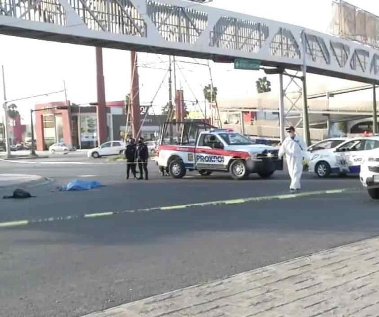 Muere arrollado bajo puente peatonal Muere arrollado bajo puente peatonal