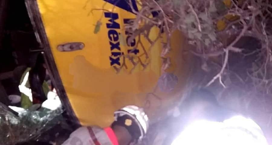 Deja choque y volcadura tres heridos