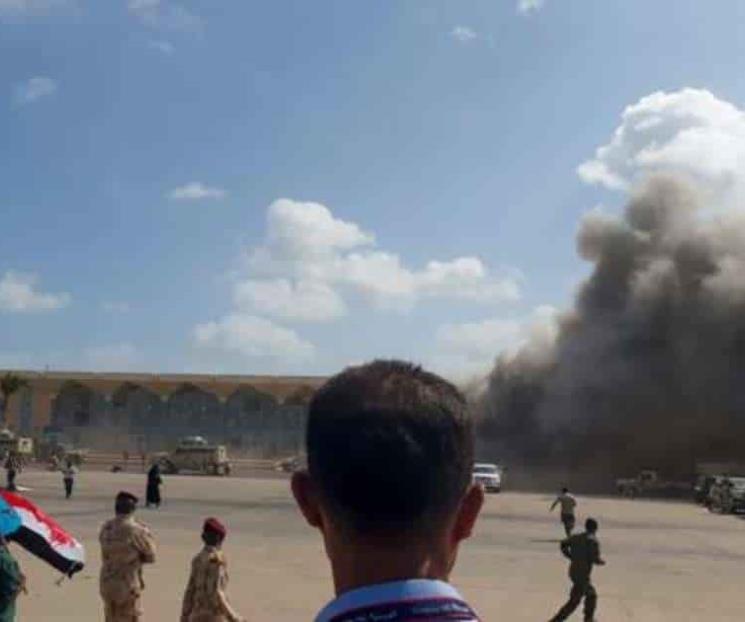 Rebeldes yemeníes atacan aeropuerto Rebeldes yemeníes atacan aeropuerto