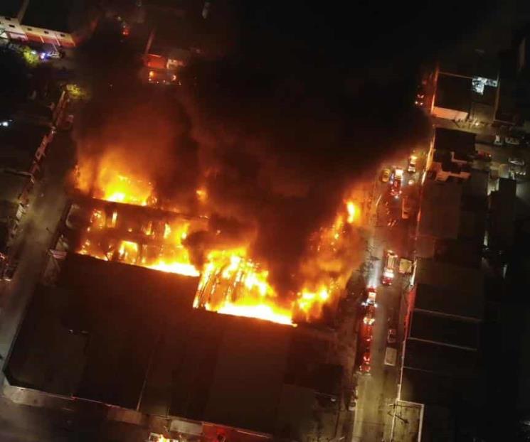 Se incendian bodegas de autopartes en Colonia Martínez Se incendian bodegas de autopartes en Colonia Martínez