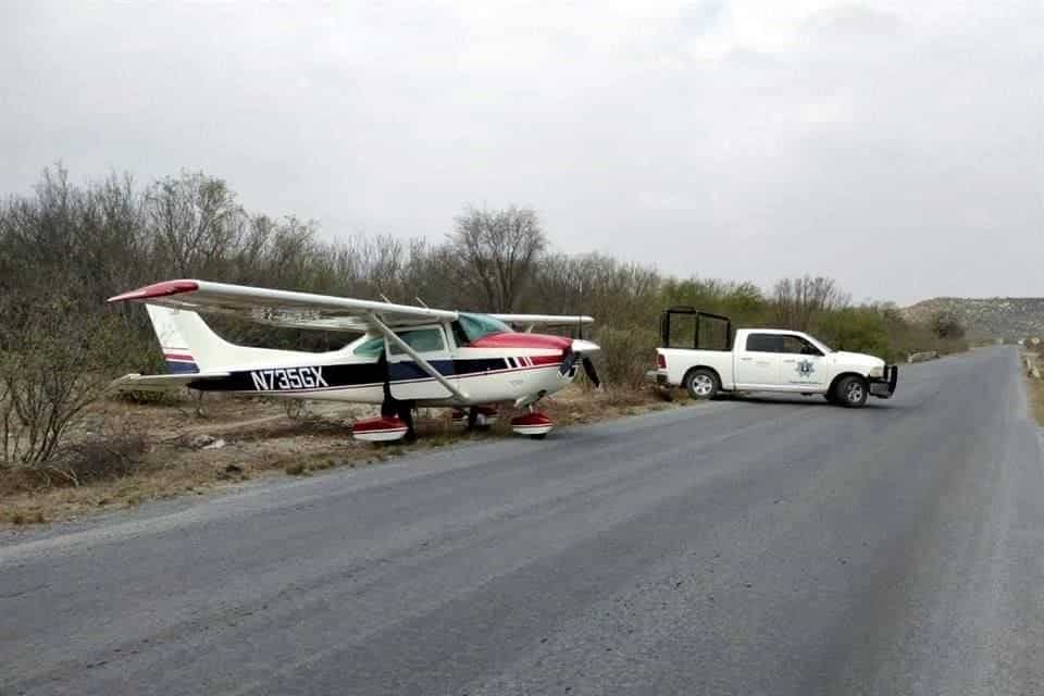 El piloto aseguró que viajaba solo y descendió por una falla mecánica