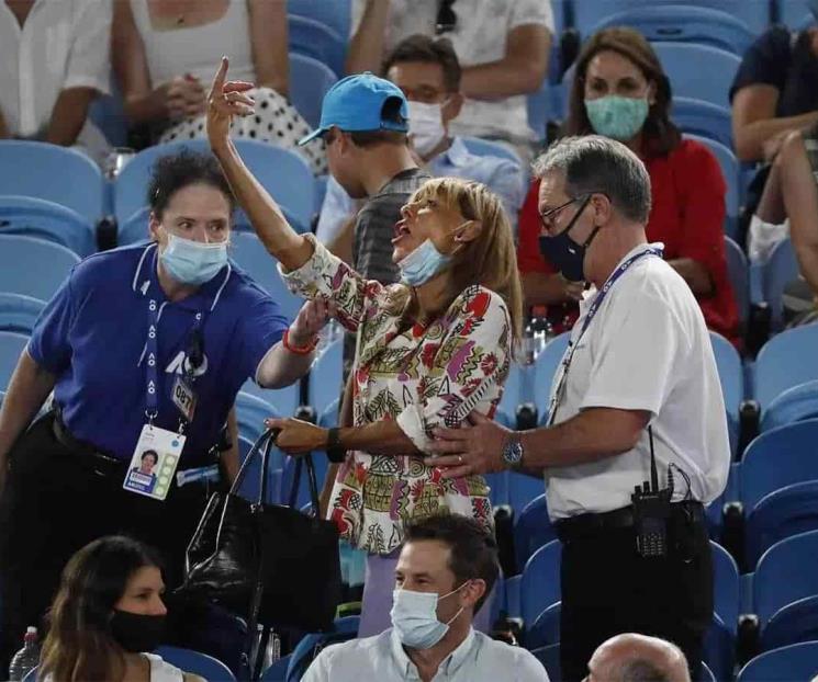Le hacen señal obsena a Nadal tras triunfo en Australia Le hacen señal obsena a Nadal tras triunfo en Australia