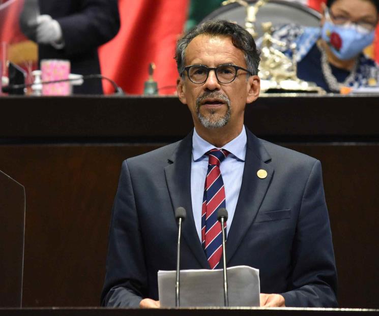 Propone creación de ley para proteger al usuario digital
