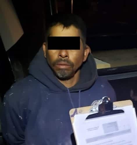 Arrestaron a dos personas que viajaban en un auto y quienes portaban dosis de cristal