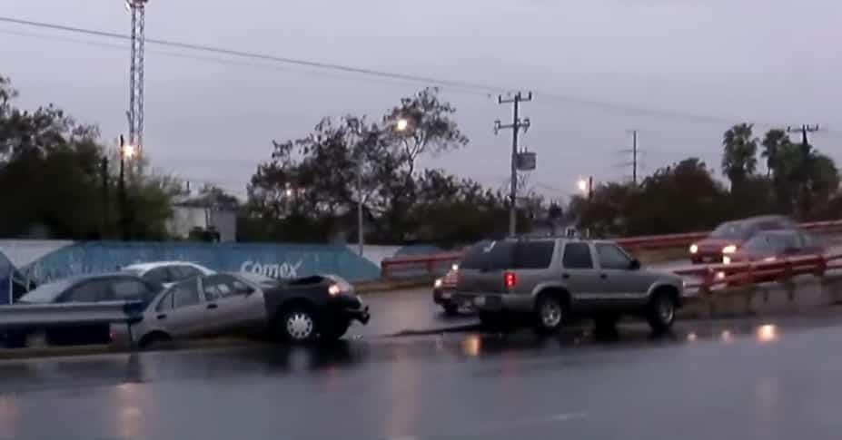 Se estrellan 2 autos en San Nicolás Se estrellan 2 autos en San Nicolás