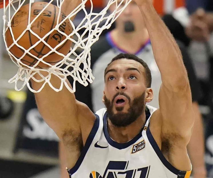 Jazz vencen a Bucks