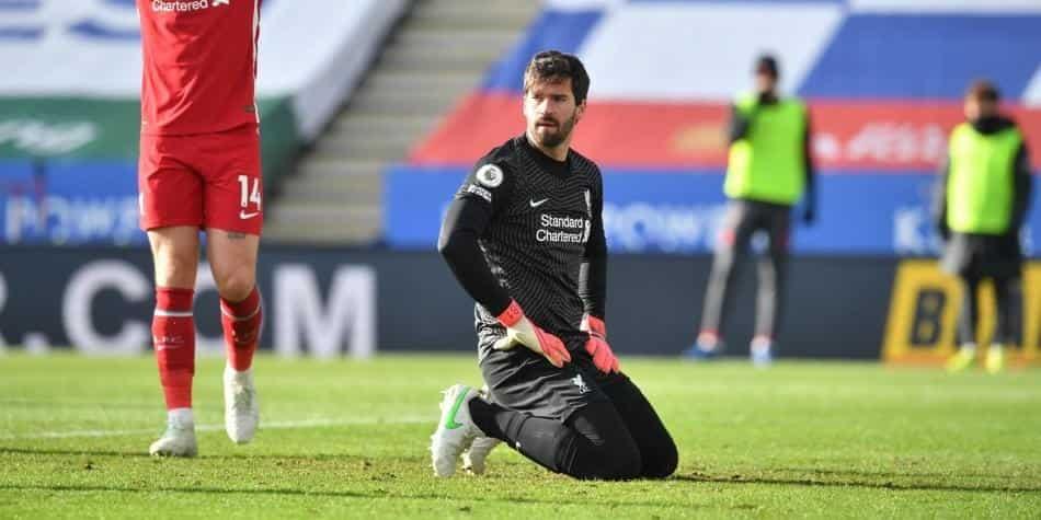 Alisson regala triunfo Alisson regala triunfo