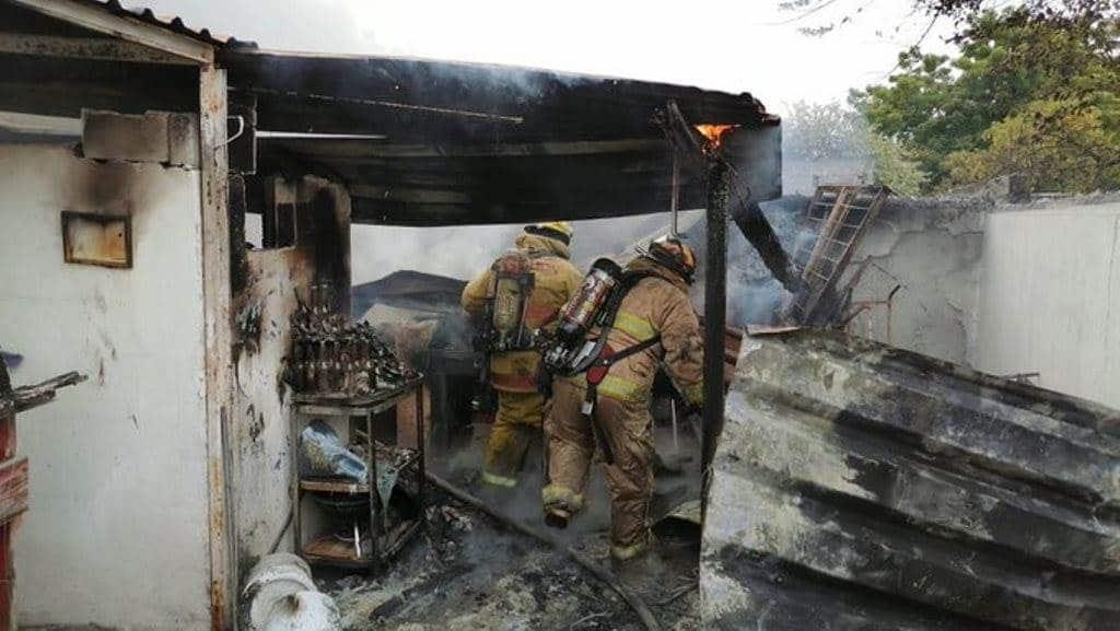 Mitigan el frío; se les incendia casa