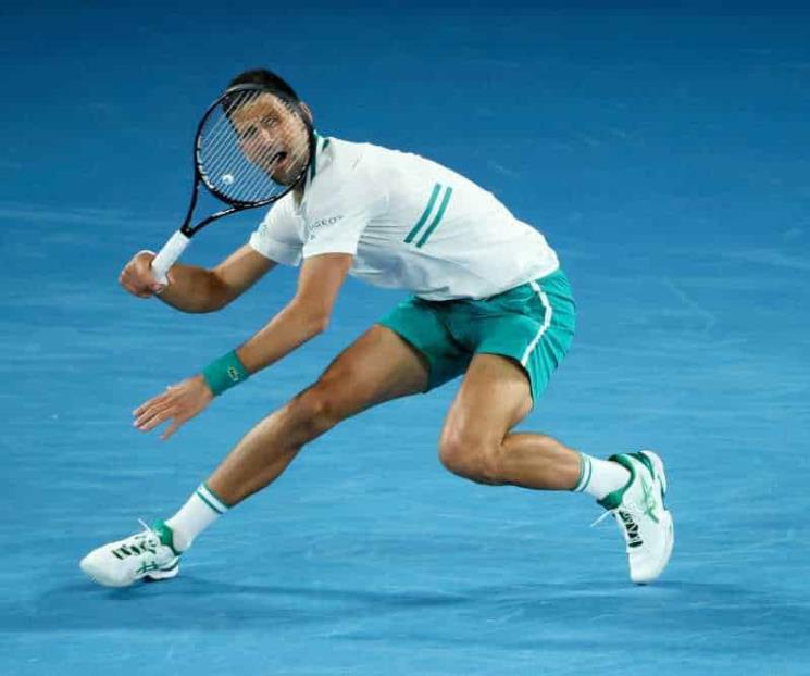 Sufre Djokovic ante Raonic pero avanza en Australia Sufre Djokovic ante Raonic pero avanza en Australia
