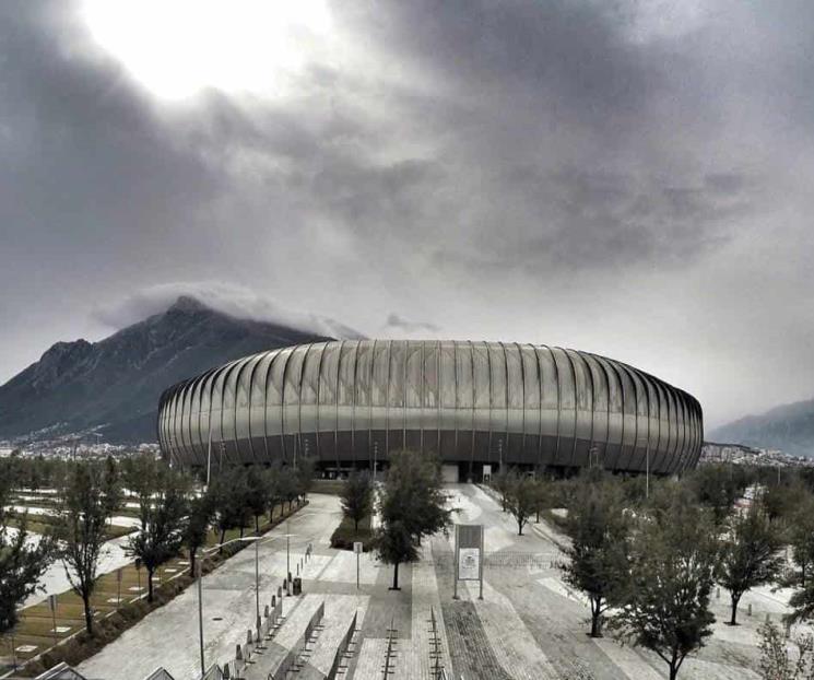 La nieve invade los estadios regios