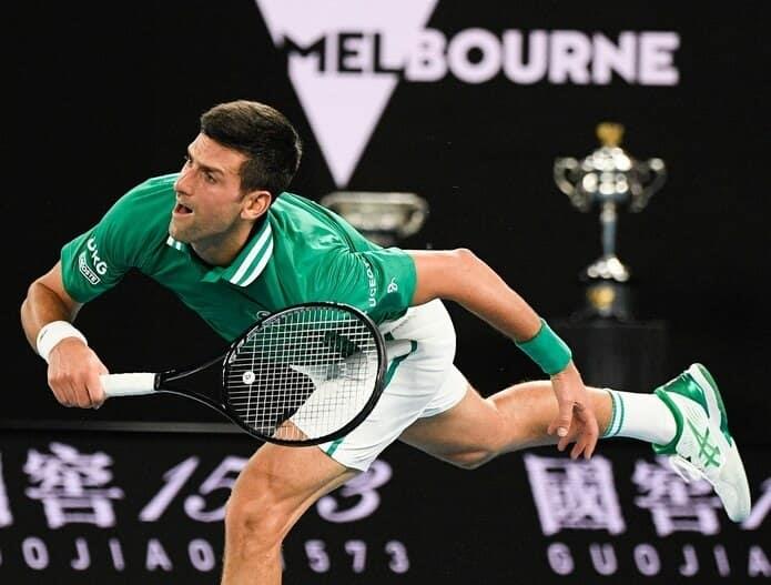 Djokovic supera a Zverev y es semifinalista en Australia Djokovic supera a Zverev y es semifinalista en Australia