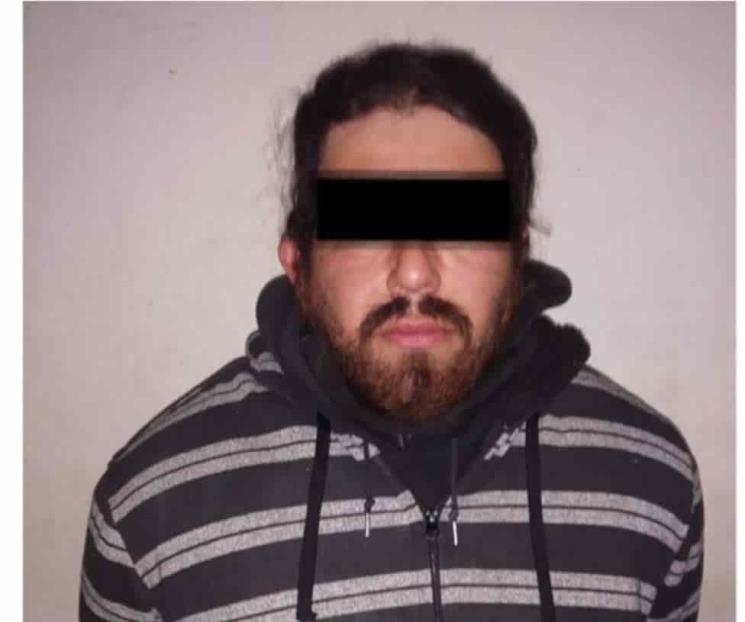 Arrestan a hombre en camioneta con reporte de robo
