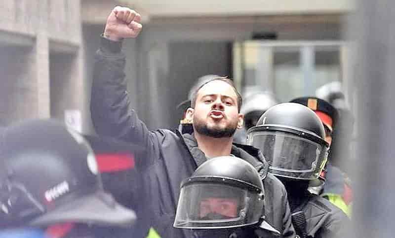 Arrestan a rapero español por glorificar el terrorismo