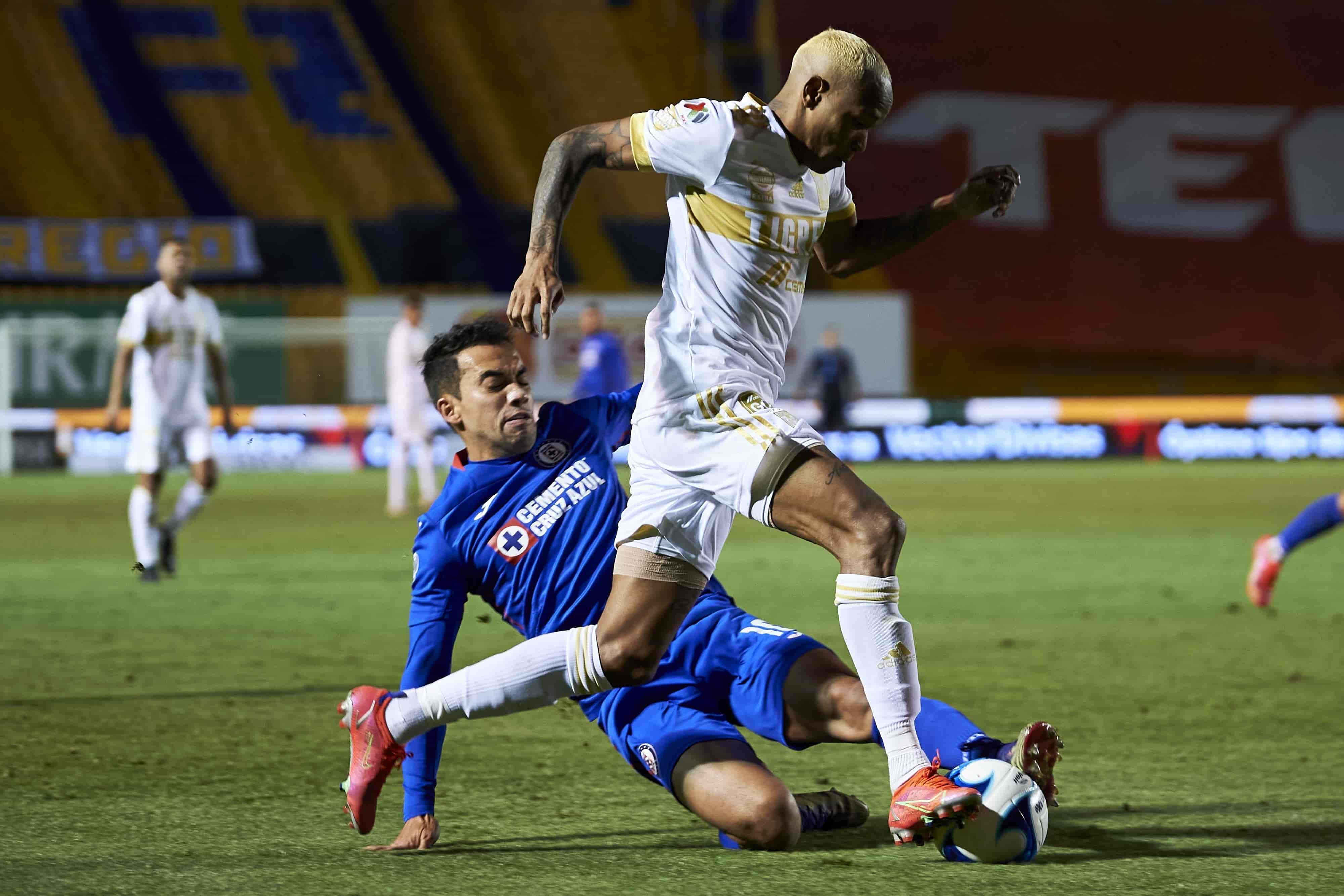 Cae Tigres 2-0 ante Cruz Azul
