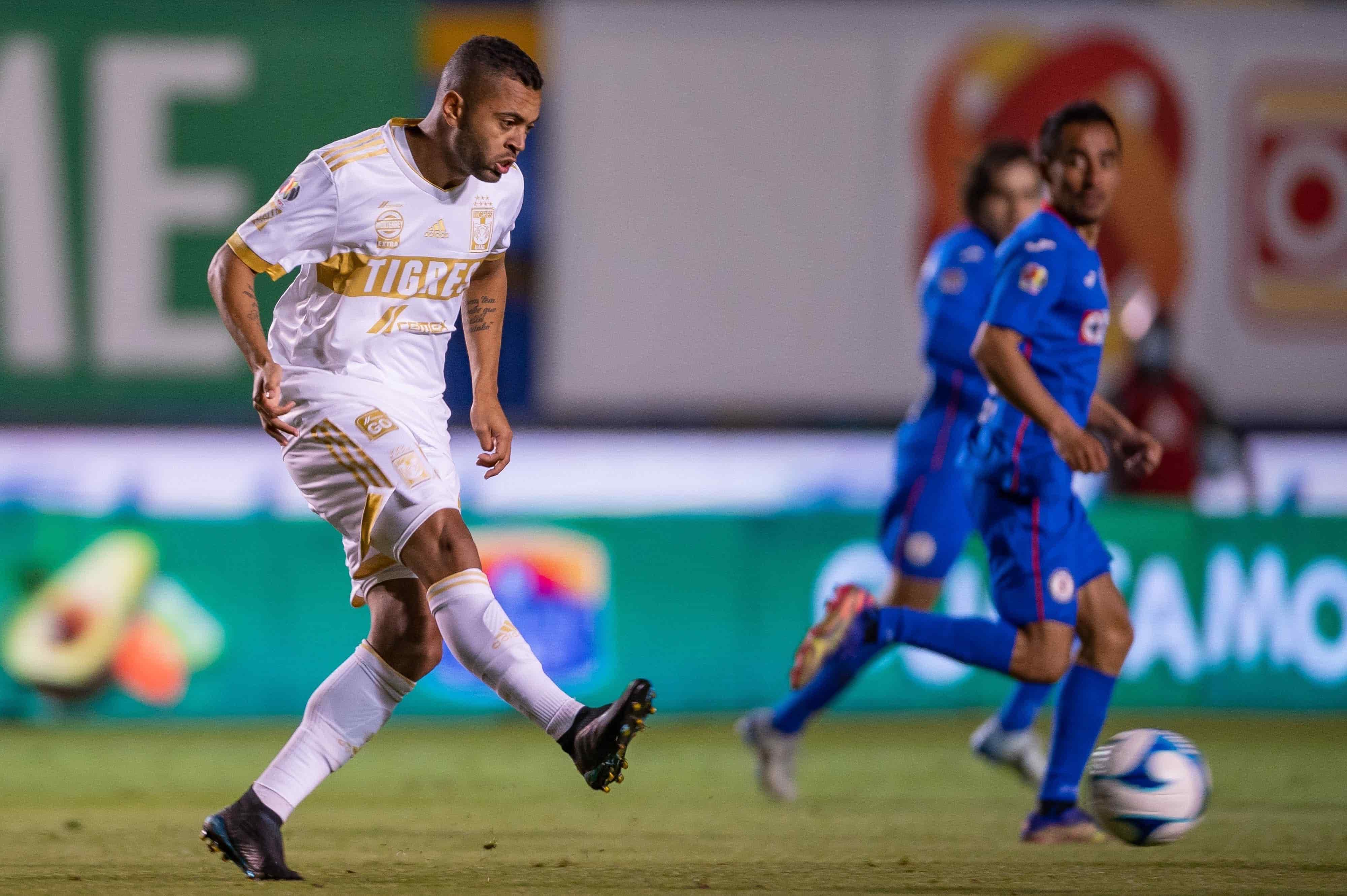 Cae Tigres 2-0 ante Cruz Azul