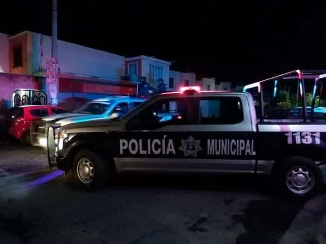 Enfrentan a policías con pistola de plástico en Apodaca Enfrentan a policías con pistola de plástico en Apodaca
