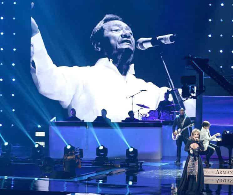 Honra Premio Lo Nuestro a Manzanero Honra Premio Lo Nuestro a Manzanero