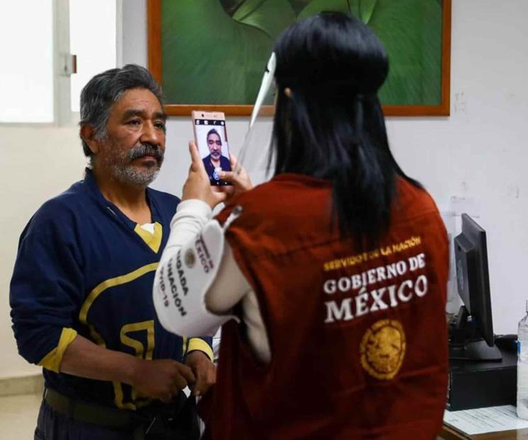 INE vigilará que no se tome foto de credencial en vacunación