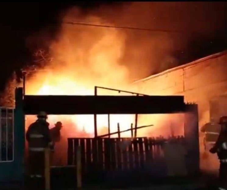 Acaba incendio con casa de 70 años Acaba incendio con casa de 70 años